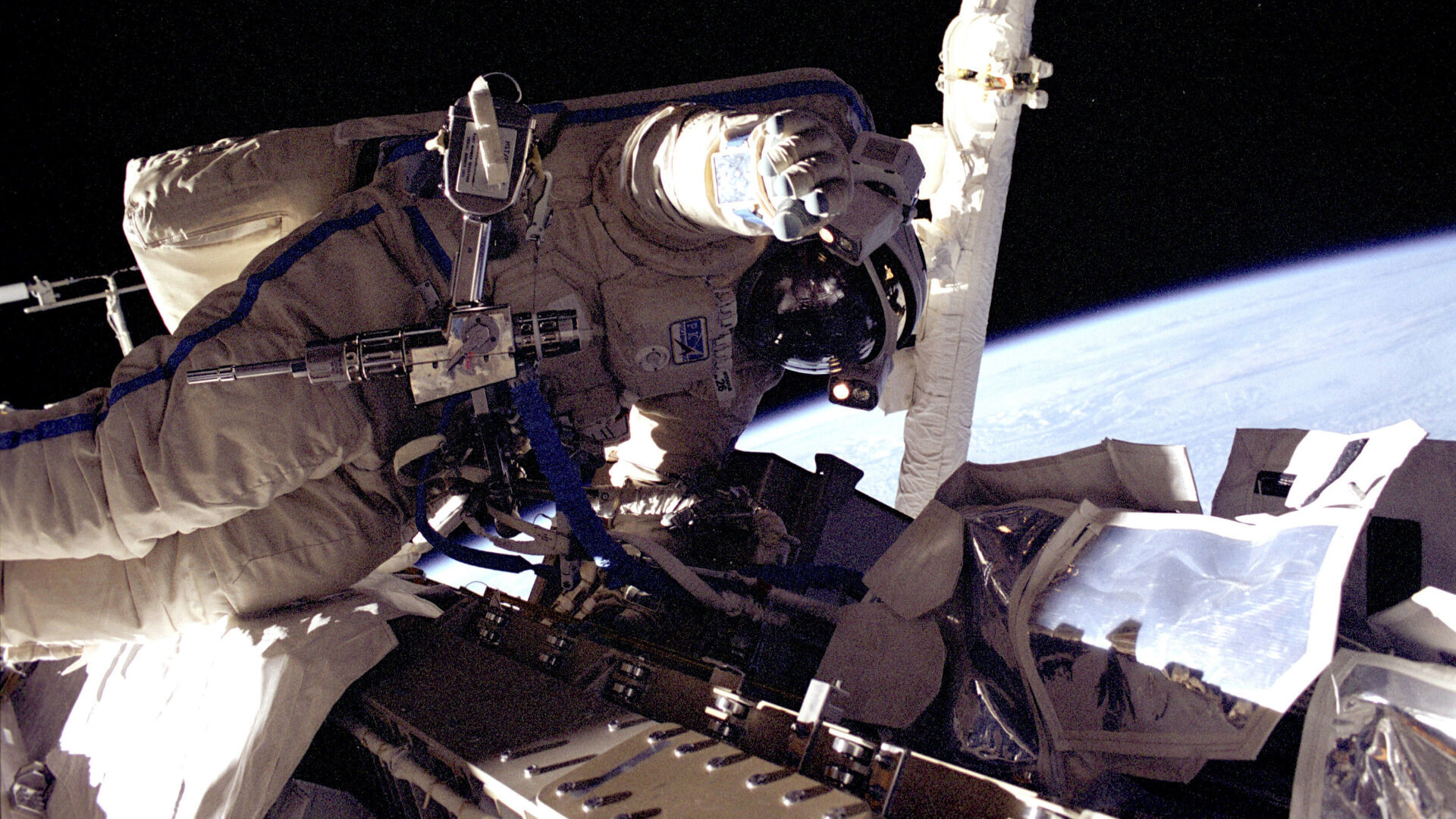 This is what it's like to walk in space